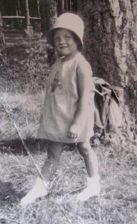 Ludmila Kňourková, dětství