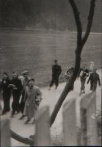 Odbojová skupina u hostince U rozvědčíka na Křivoklátsku 1940, Richter zcela vpravo