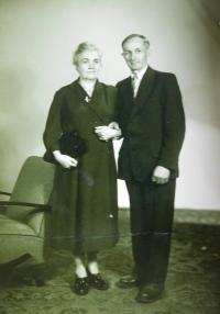Parents Helen and Joseph Simek