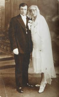 A wedding photo of the parents Joseph and Helena Šimeks