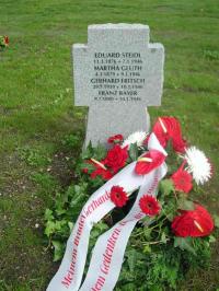Hrob Hugova bratra Gerharda na vojenském hřbitově v Chebu