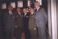 Veteráni z 2. světové války v plzeňské restauraci Peklo v roce 1997– zleva Gerš, Jan Husinec, Ludvík Drahokoupil, Michal Tilňák, Ivan Sirochman