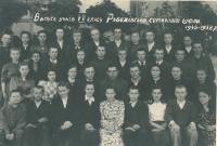Školní foto r. 1952, Vladislav Rejsa ve druhé řadě čtvrtý zprava