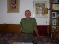 Současná fotka pamětníkova v jeho bytě, na místě nahrávky (Praha, 12. října 2014; vlastní...)