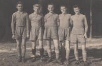 Jaroslav Hrubeš fotbalista druhý zleva