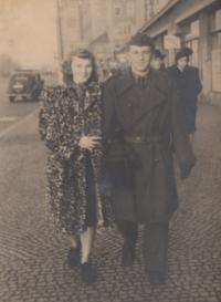 s manželkou ve vojenském