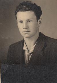 bratranec JIří Šebesta zem. ve 20 letech na tuberu po totálním naszení