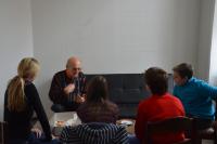 Jiří Král vypráví svůj příběh žákům z projektu Příběhy našich sousedů