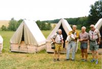 Jiří Král (druhý zleva) na skautském táboře