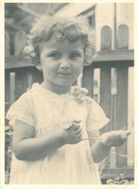 Věra, červenec 1940