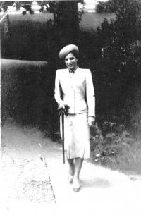 Evina elegantní maminka před válkou, Praha asi 1938