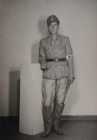 Jaromír v uniformě revoluční gardy, květen/červen 1945