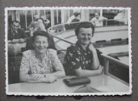 Jejich matky - zleva Auerová, Kaudersová