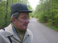 Jan Roman, duben 2007 – v Brně u Přehrady, poblíž chatové osady, v níž se v 50. letech skrýval na útěku z Valdic II