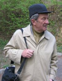 Jan Roman, duben 2007 – v Brně u Přehrady, poblíž chatové osady, v níž se v 50. letech skrýval na útěku z Valdic III