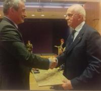 Georg Kebrle přebírá Osvědčení účastníka odboje a odporu proti komunismu, 13. květen 2016