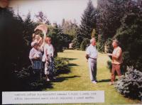 S Chaloupkovými v Meditační zahradě v Plzni