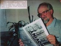 Georg Kebrle reading Uncensored newspapers