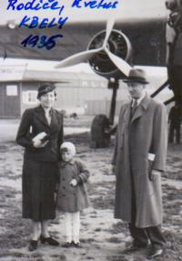 06-Kbely 1936 - s otcem a matkou