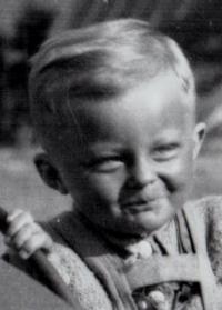 27 - portrét 1947
