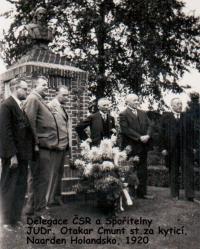35 - JUDr. Otakar Cmunt v delegaci v Holandsku - rok 1920