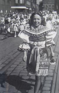 Zdena Zajoncová, I. manifest Svazu české mládeže, Ostrava 1945