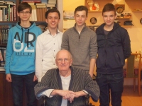 Společná fotografie s pamětníkem Josefem Dražilem - 9. února 2016