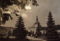 Náměstí v Bělé pod Bezdězem, rodném městečku p. Dražila