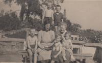 teta, babička Gabriela Thurn - Taxis a vnuci v Lysé nad Labem