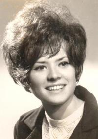 Neteř Zdenka, žije v Praze, mají hezký vztah, 1969