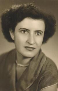 Pamětnice, portrét, 1957