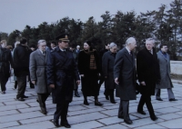 Pamětnice během své politické kariéry, parlamentní cesta do Turecka a Řecka, pamětnice uprostřed, třetí zprava Alexander Dubček, třetí zleva Jaroslav Mlčák, první zleva Jiří Kubík, 1991 nebo 1992