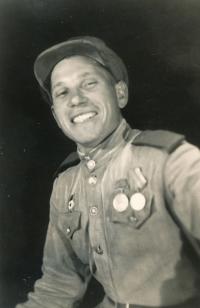 Ruský voják - osvoboditel, který u nich bydlel, 1945