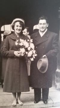 Svatební foto Zory Kopáčové a Luďka Urbana 1950