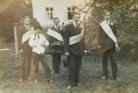 Vpravo otec Rudolf Bernert ve Frývaldově (Jeseníku)