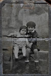 Irena Ondruchová a bratr Zdeněk / 1930
