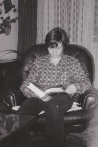 A reader, probably no need to add more, as anyone who knows me just figures that is rather characteristic for me (I guess I got an encyclopedia in my hand); an image taken in 1986.