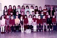 Ivo Mludek ve druhé třídě základní školy v Ludgeřovicích / v první řadě dole první zprava / 1971