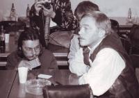 Jaromír Piskoř recording Karel Kryl in December 1989