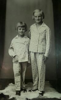 Maria mit ihrer Schwester