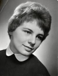 Gertruda Ješonková / maturitní snímek / Ostrava / 1959