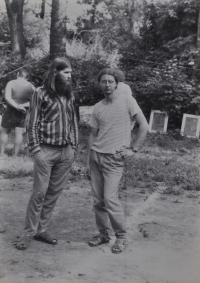 Jan Král a hudebník Adamíra na jedné z undergroundových akcí / Kyjov / asi 1987