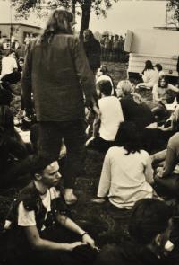 "Náš poslední pořádný androš" / takhle později nazval Jan Král a další lidé koncert undergroundových kapel pod dohledem příslušníků VB v Orlové / 23. září 1989