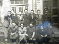 Skupina bratislavské mládeže Makabi Hacair. Aviva Markovičová v dolní řadě druhá zprava