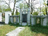 Hřbitov ve Vidnavě s odstraněnými německými nápisy na hrobech