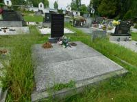 Hrob Čechů Františka Pospíšila a Viktora Dadáka zastřelených 22. září 1938 členy Freikorpsu