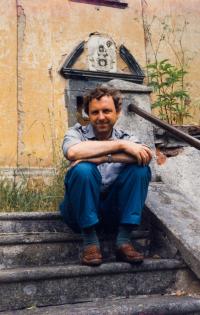 Před kostelem v Nové Říši - začátek 90. let 