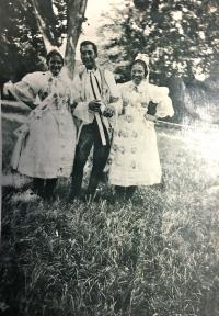 Bohuš ve slováckém kroji, Hrušky 1949