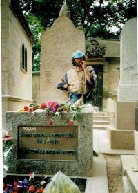 Radomír Daněk v Paříži u hrobu Jima Morrisona