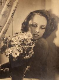 maminka Jana roz. Neumannová - nar. 1923